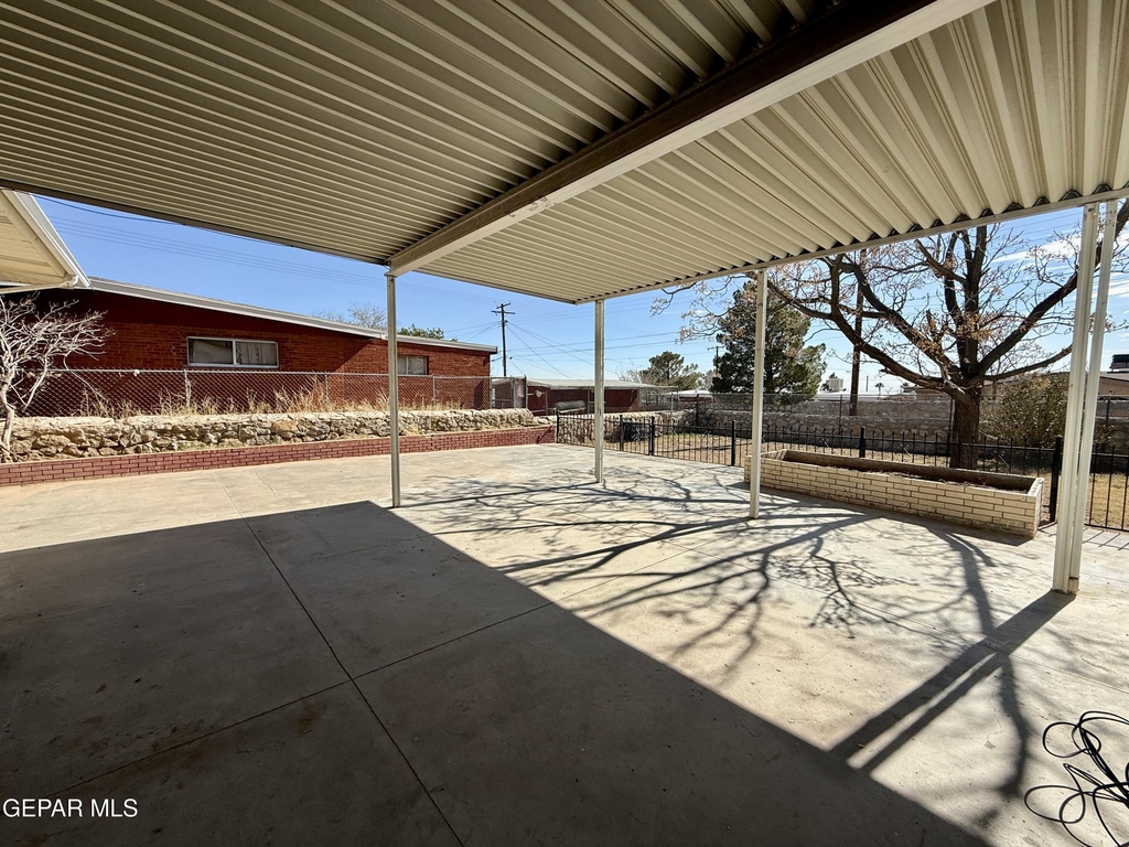 2900 Polk Avenue - Photo 20