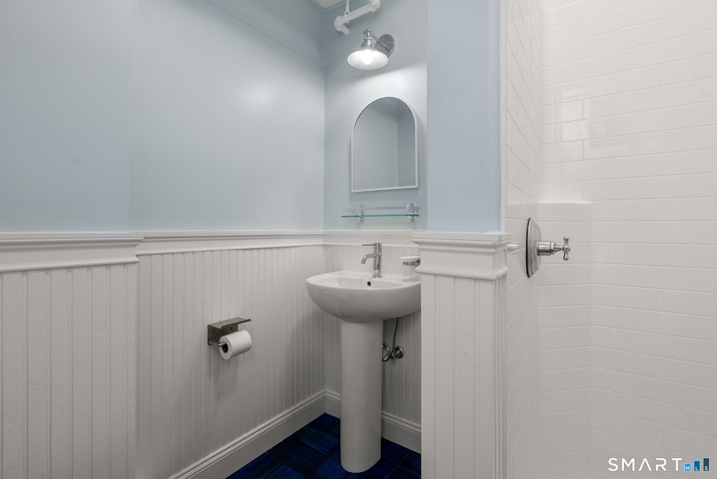 360 Farmington Avenue - Photo 1