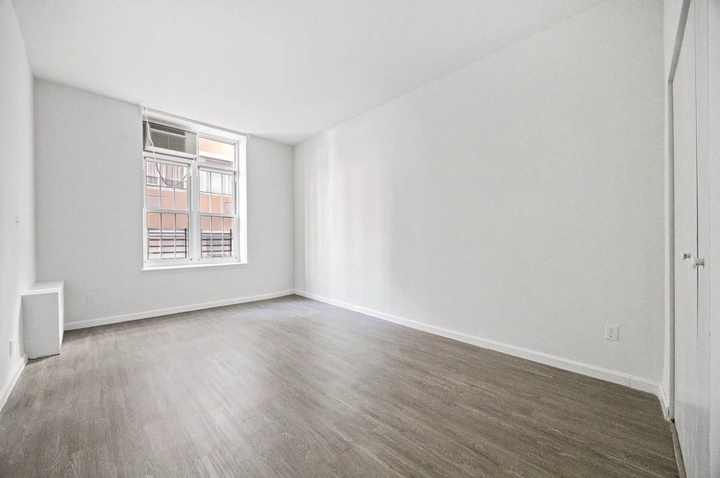 88 Fulton Street - Photo 3
