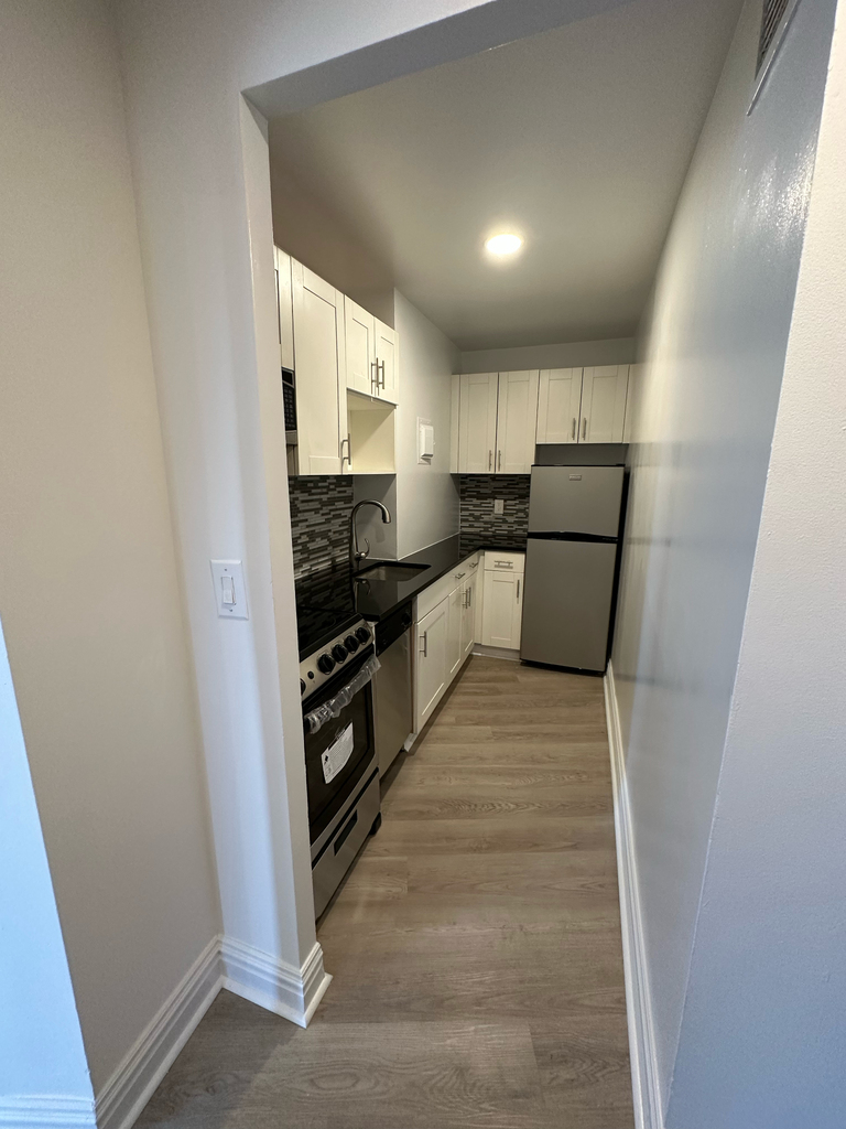 West 34th Street - Photo 3