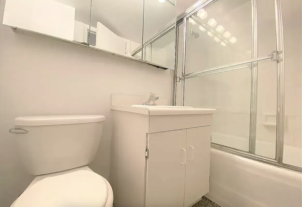 108 East 38th Street - Photo 2
