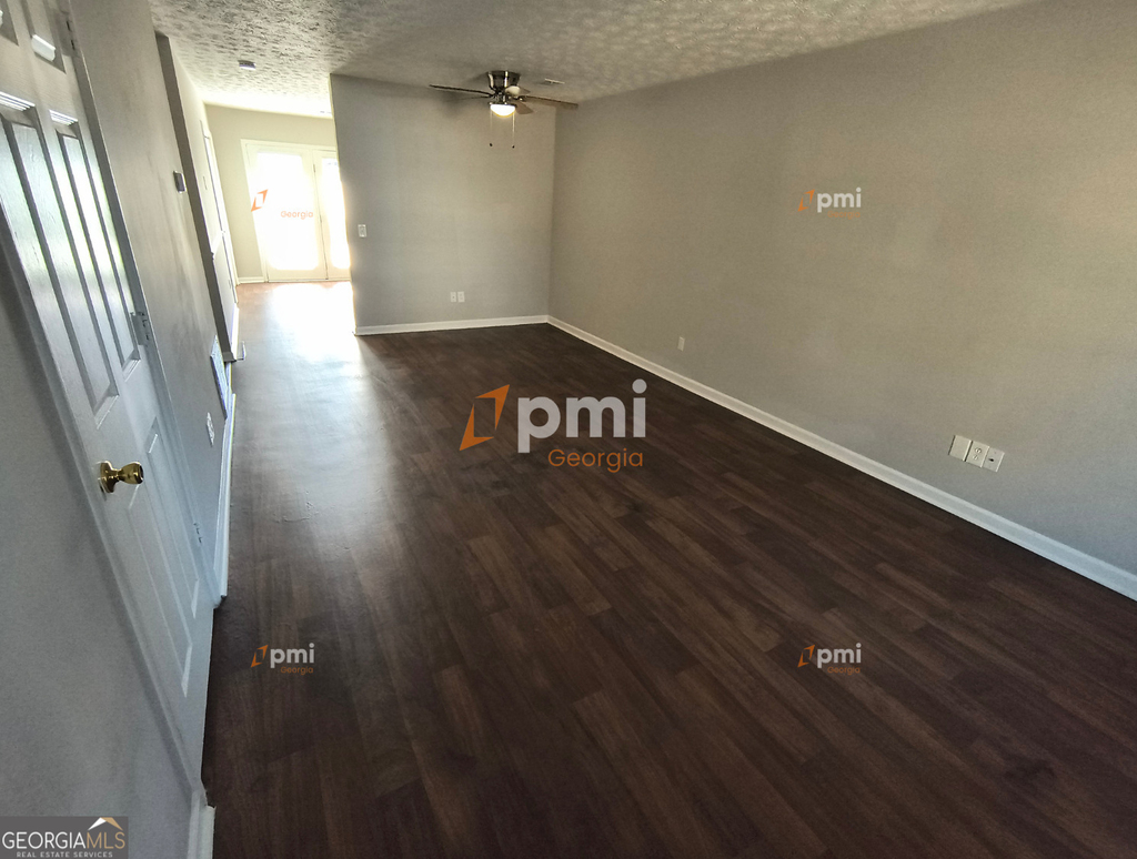 102 Peachtree Court - Photo 2