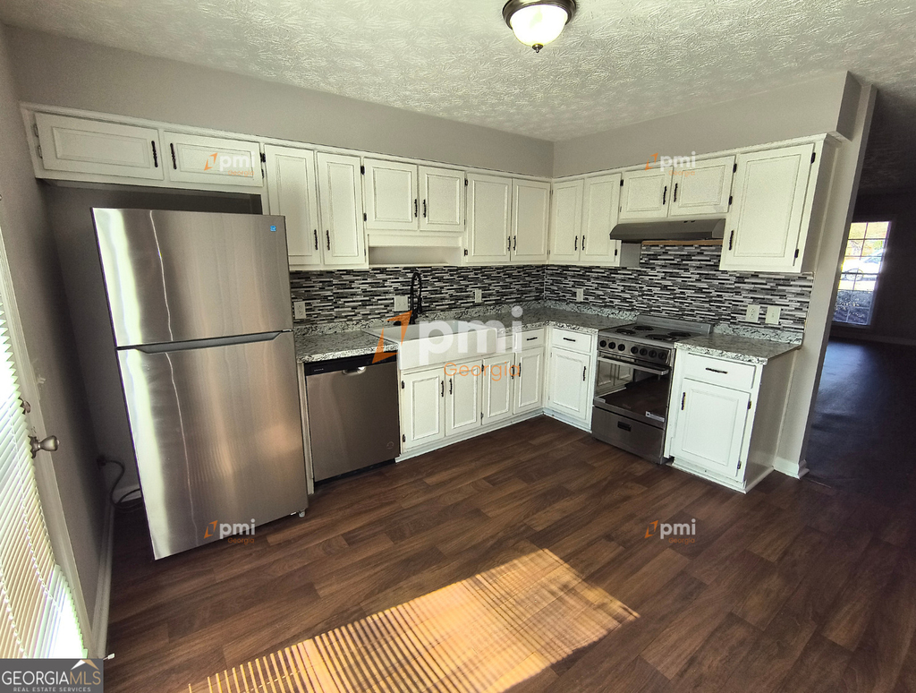 102 Peachtree Court - Photo 1