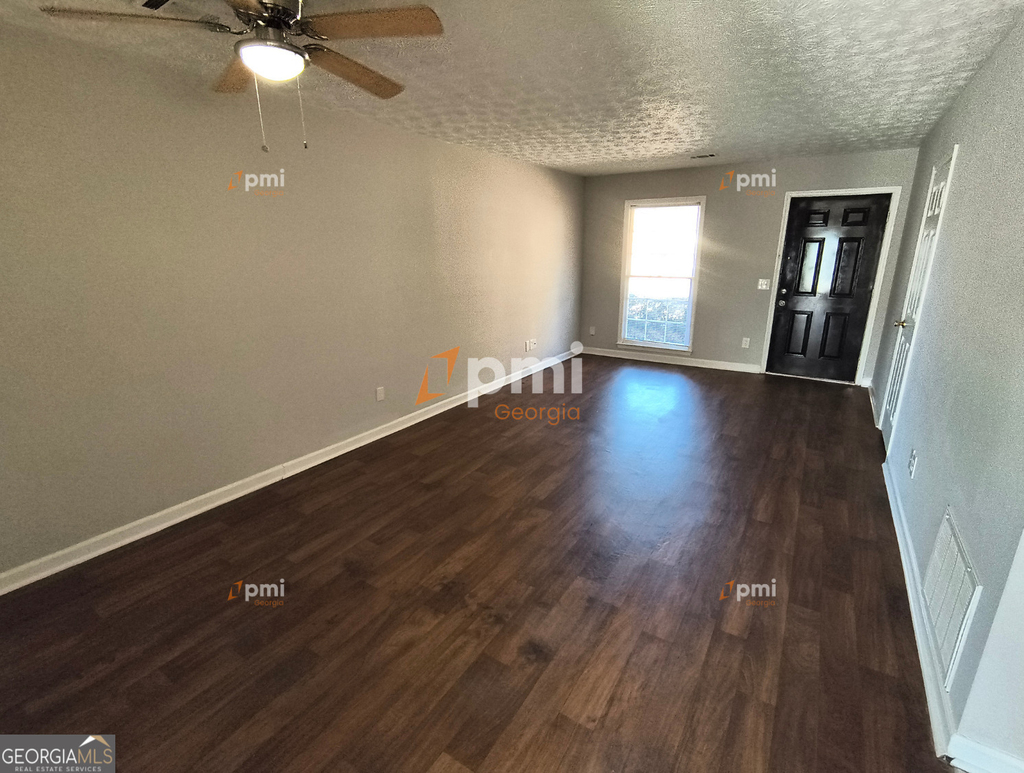 102 Peachtree Court - Photo 3