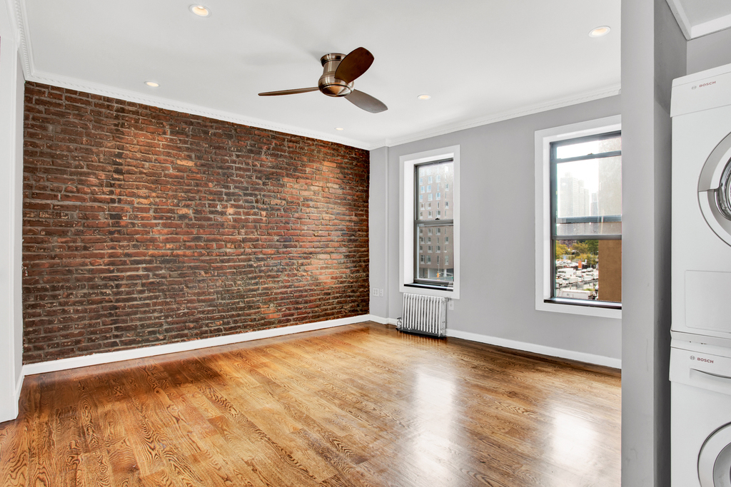 East 100th Street and 2nd Avenue - Photo 3