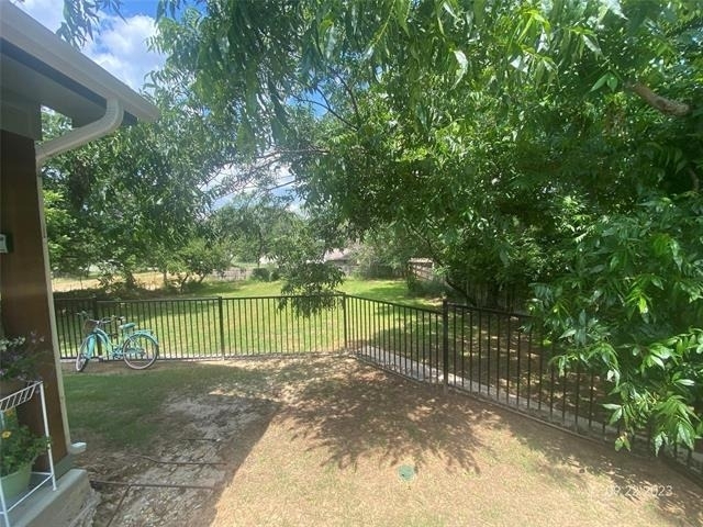 561 S Second - Photo 5
