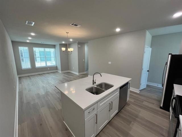 525 W Collins Street - Photo 4