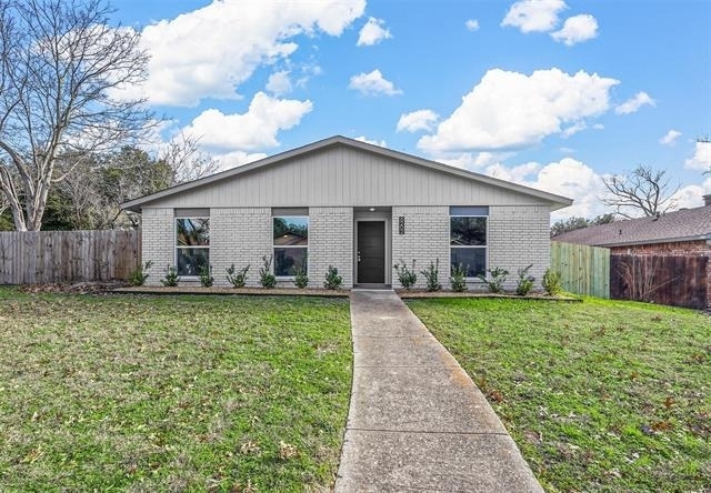 6202 Glenmoor Drive - Photo 1
