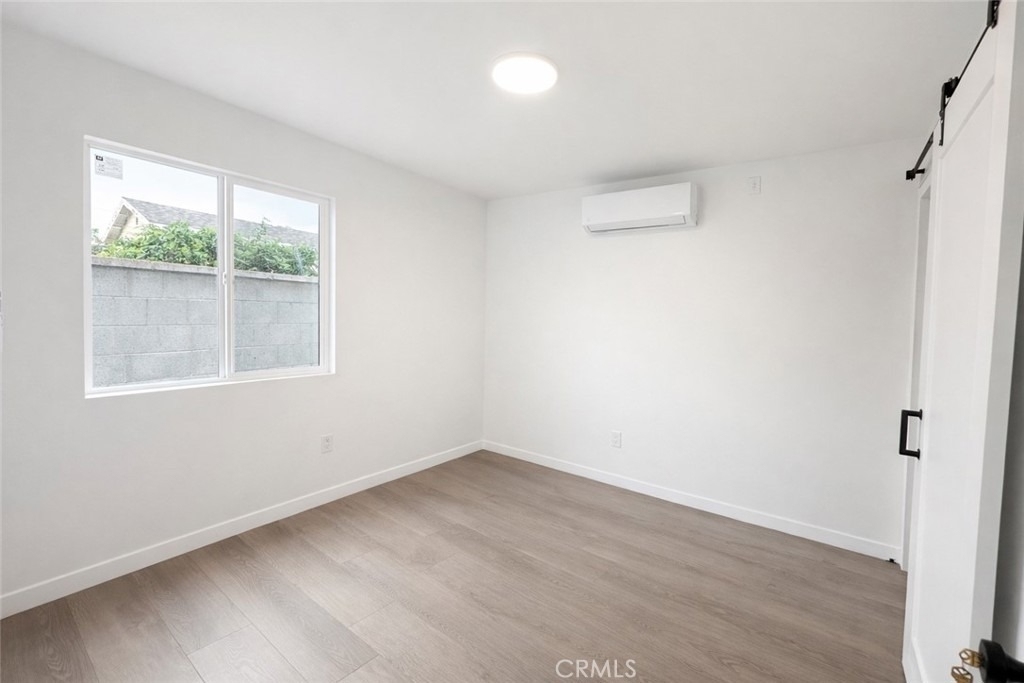 6907 Noble - Photo 5