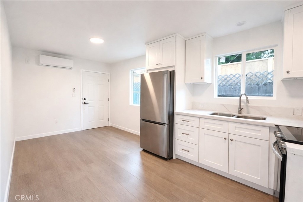 6907 Noble - Photo 10