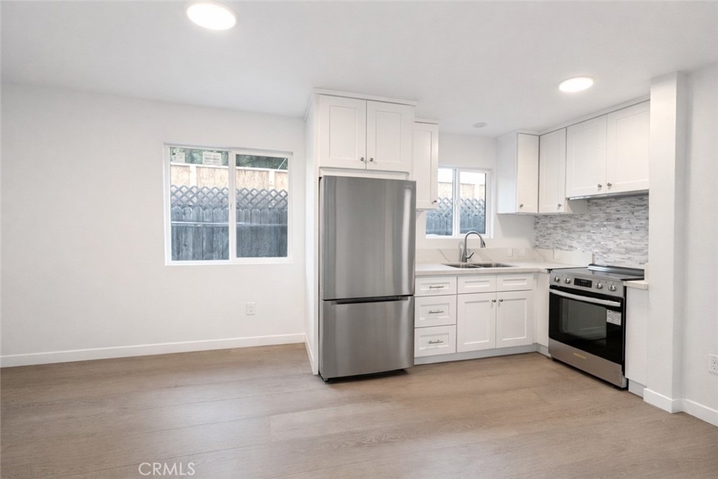 6907 Noble - Photo 8