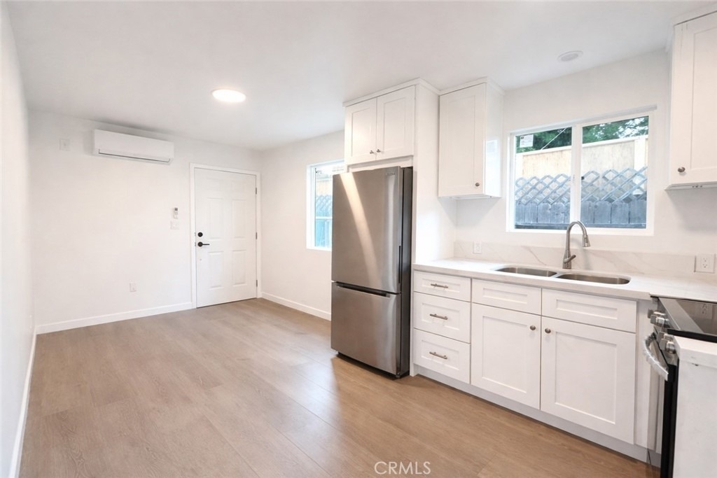 6907 Noble - Photo 10