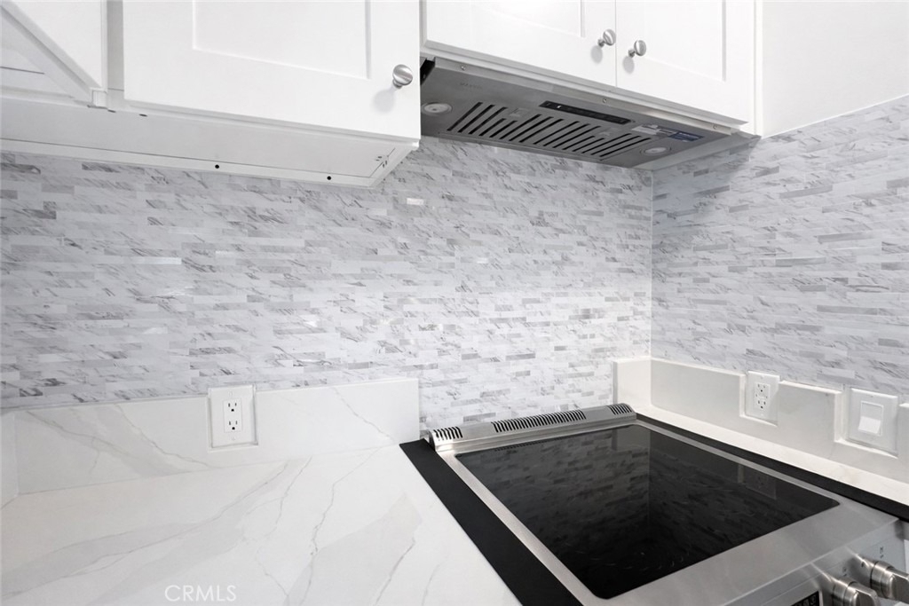 6907 Noble - Photo 9