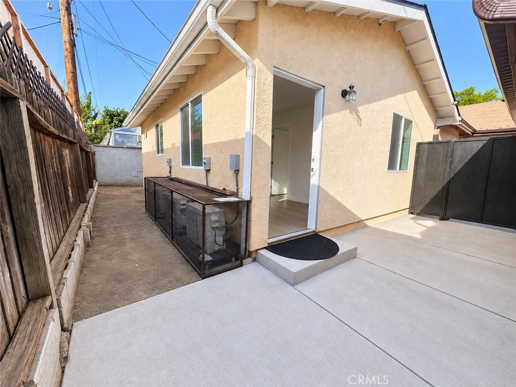 6907 Noble - Photo 12
