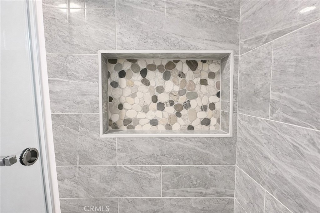 6907 Noble - Photo 3