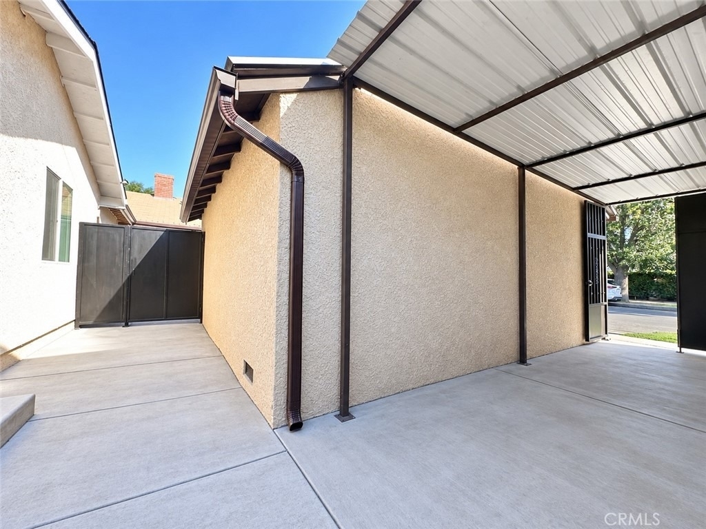 6907 Noble - Photo 11