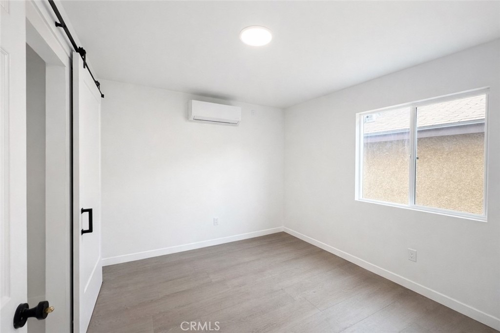 6907 Noble - Photo 4