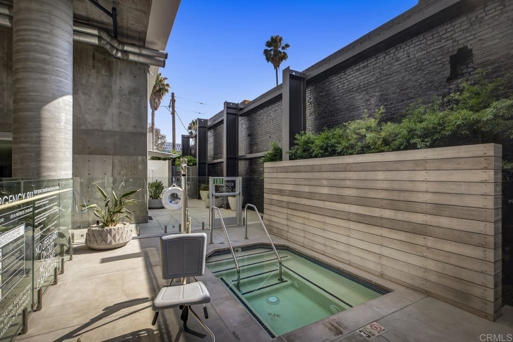 5750 Hollywood Boulevard - Photo 32