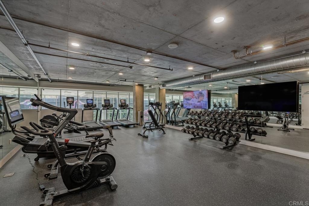 5750 Hollywood Boulevard - Photo 33