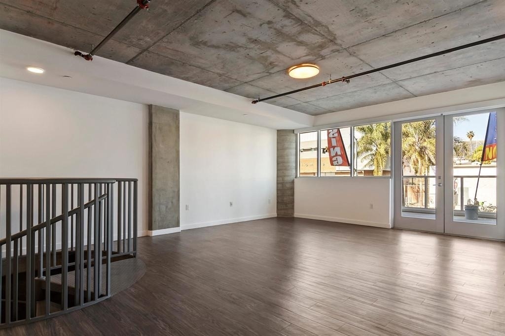 5750 Hollywood Boulevard - Photo 0
