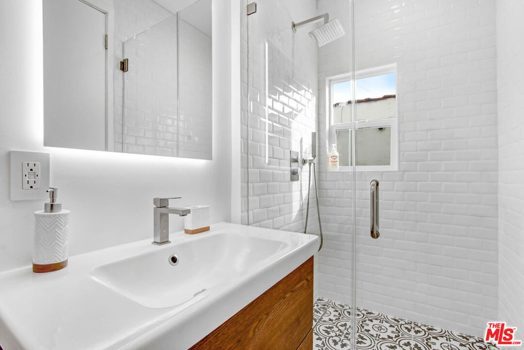 434 N Ogden Drive - Photo 7