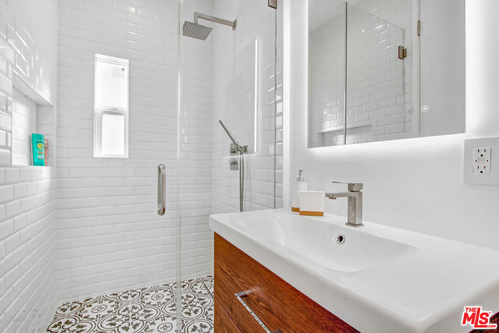 434 N Ogden Drive - Photo 10
