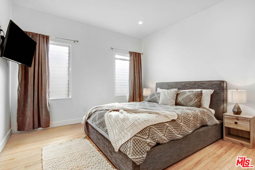 434 N Ogden Drive - Photo 5