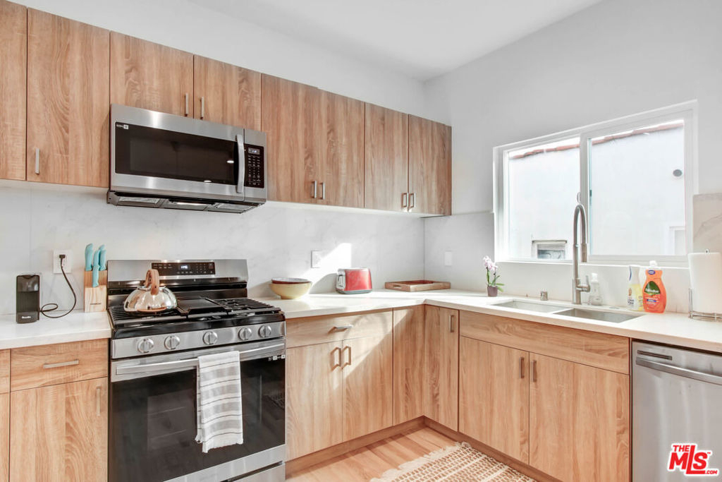 434 N Ogden Drive - Photo 4