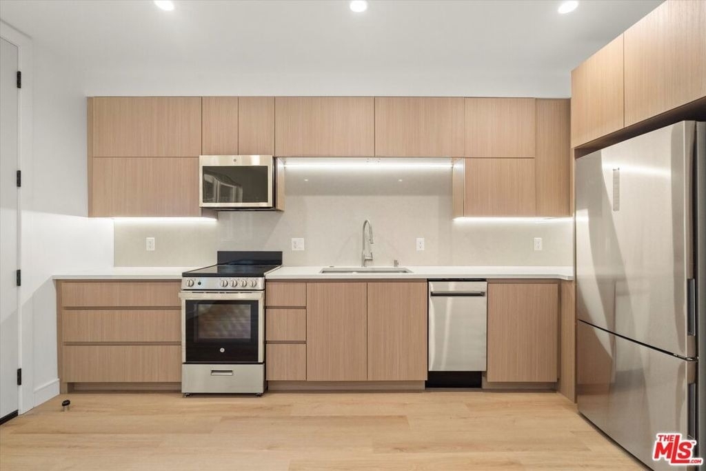 11023 1/2 Blix Street - Photo 4