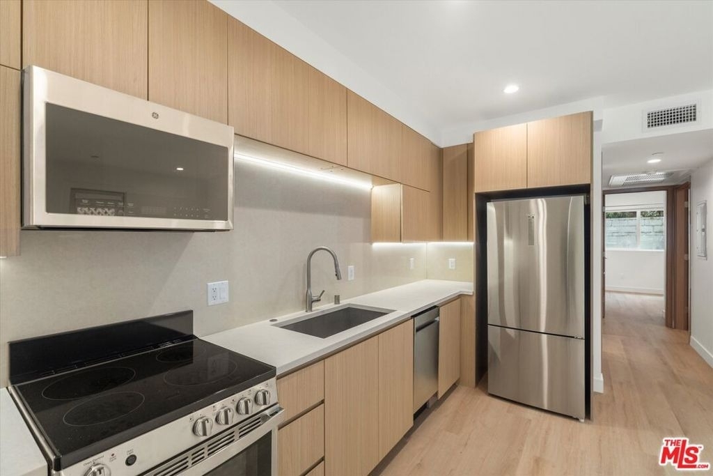 11023 1/2 Blix Street - Photo 9