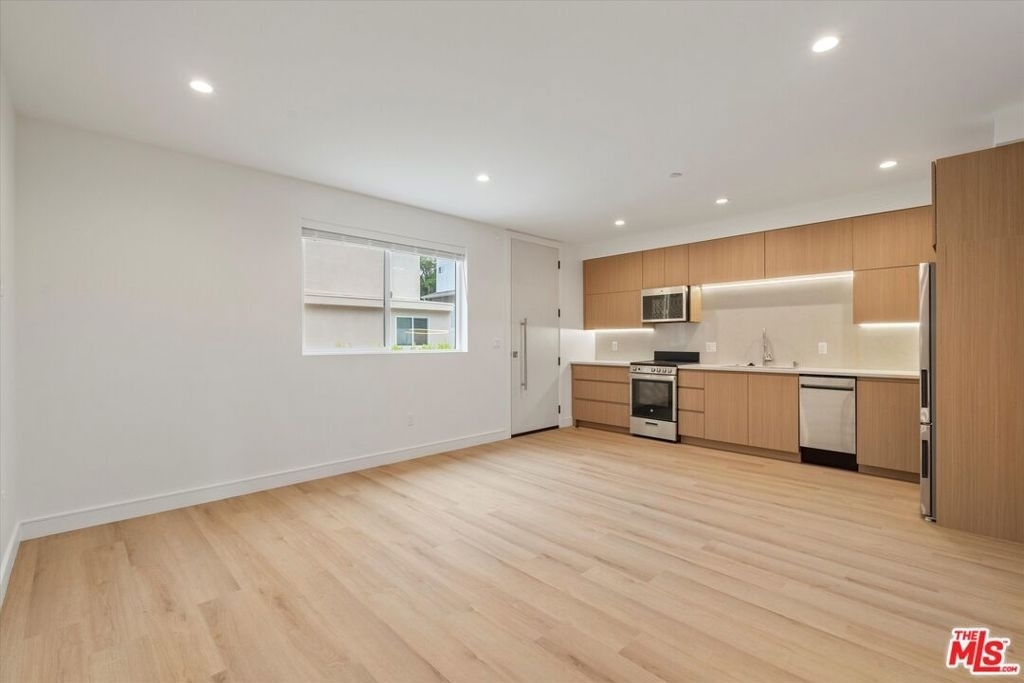 11023 1/2 Blix Street - Photo 3