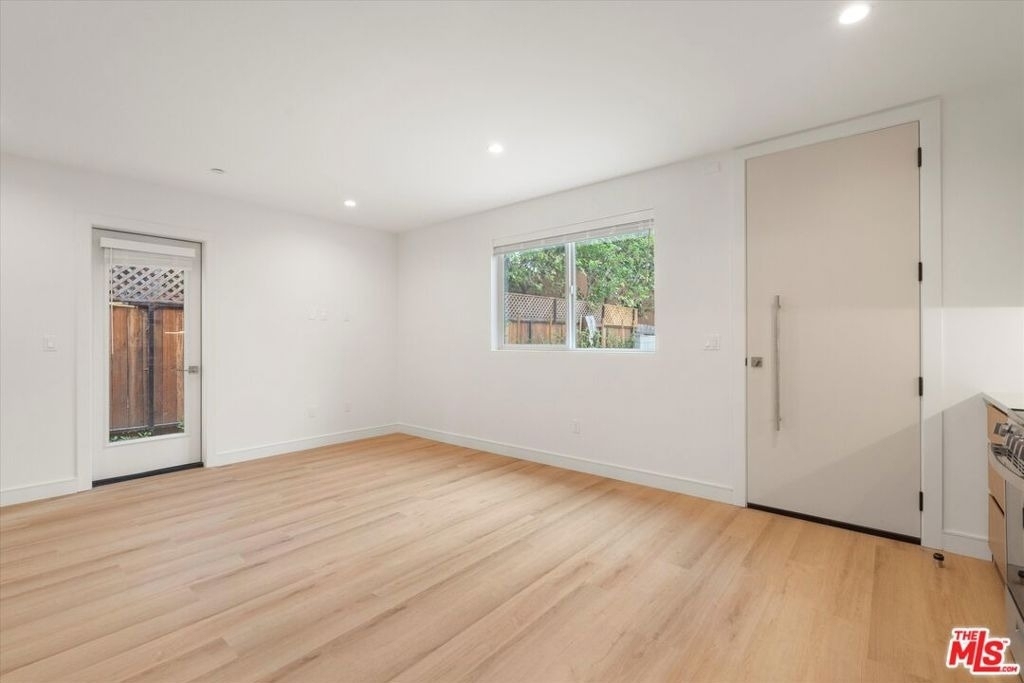 11023 1/2 Blix Street - Photo 5