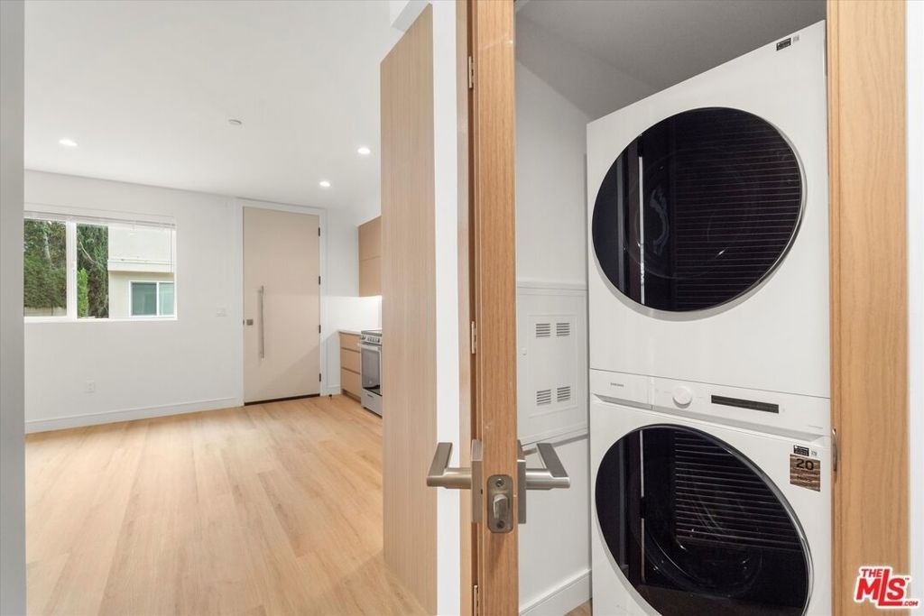 11023 1/2 Blix Street - Photo 6
