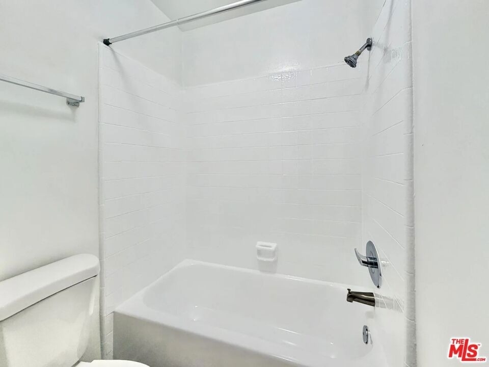 5805 W 8th Street - Photo 17