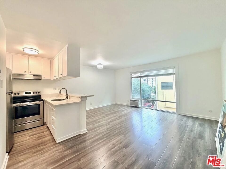 5805 W 8th Street - Photo 9