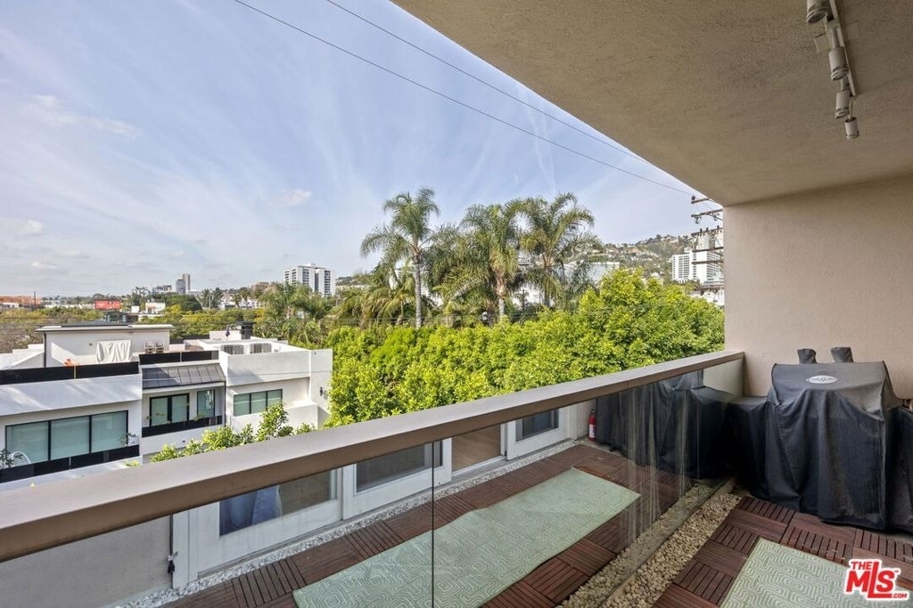 1025 N Kings Road - Photo 8