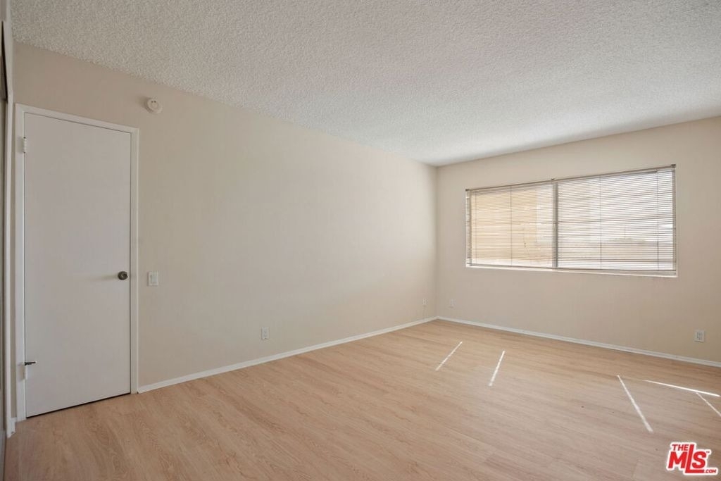 1025 N Kings Road - Photo 16