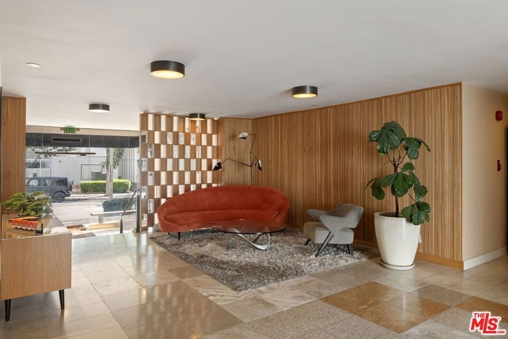 1025 N Kings Road - Photo 2