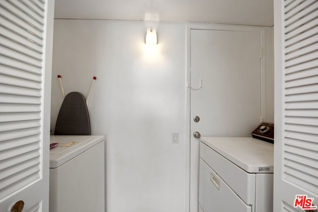 1025 N Kings Road - Photo 11