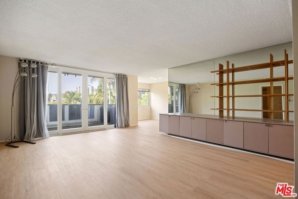 1025 N Kings Road - Photo 5