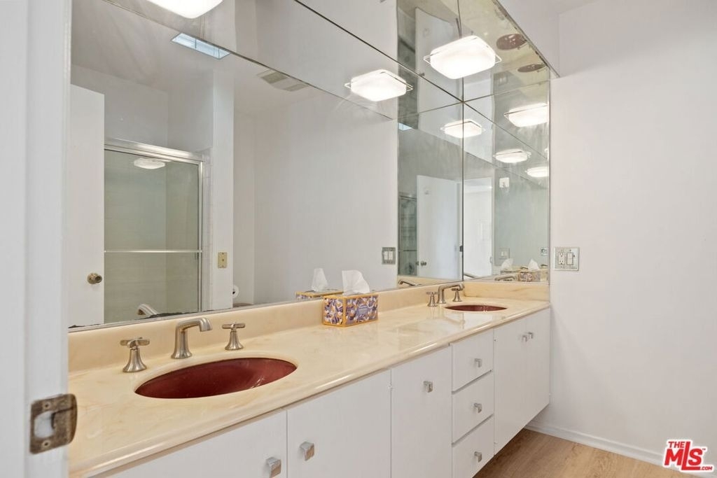 1025 N Kings Road - Photo 17