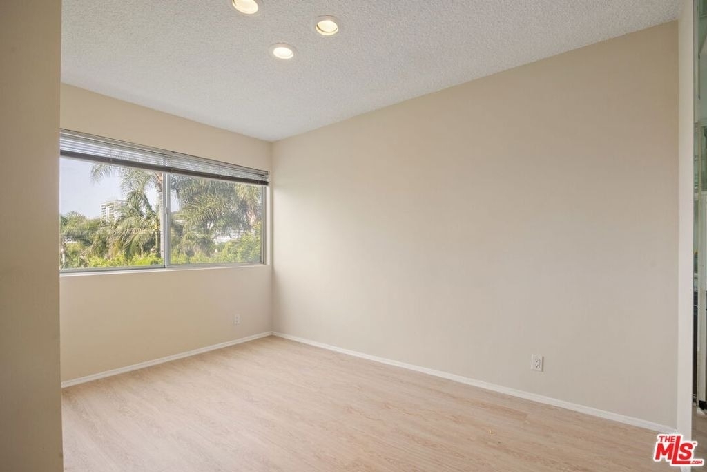 1025 N Kings Road - Photo 12