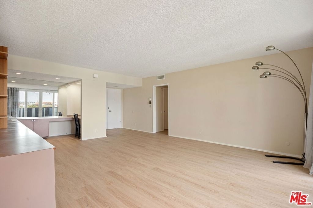 1025 N Kings Road - Photo 7
