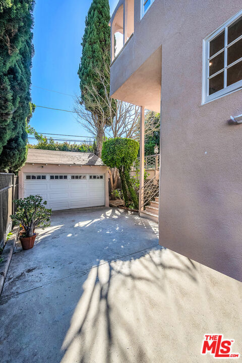 10810 Rochester Avenue - Photo 30