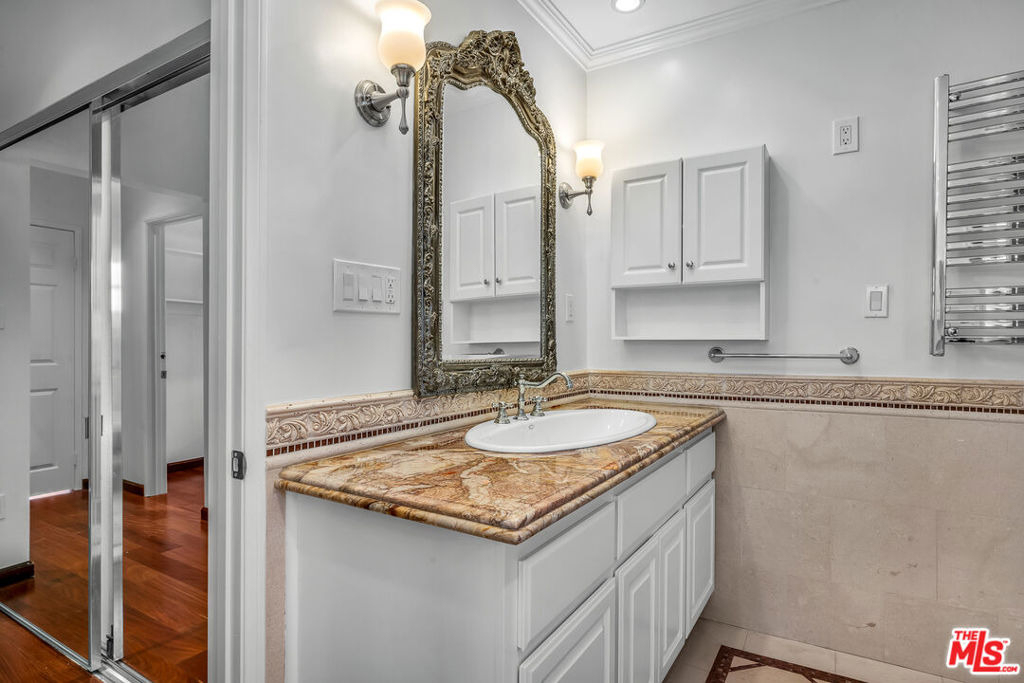 10810 Rochester Avenue - Photo 18
