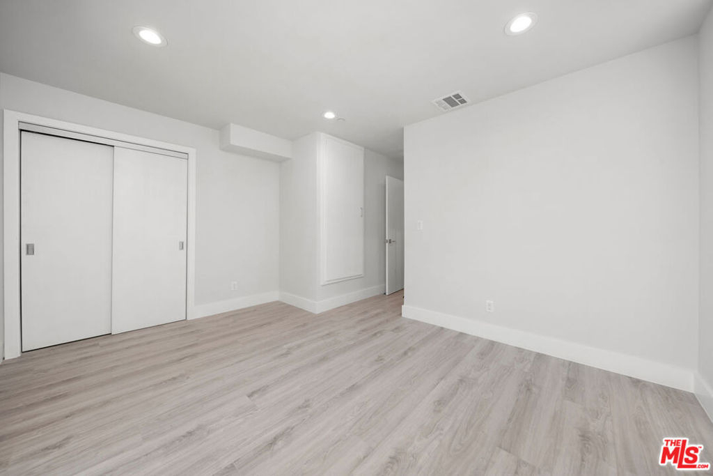 5221 Cleon Avenue - Photo 10