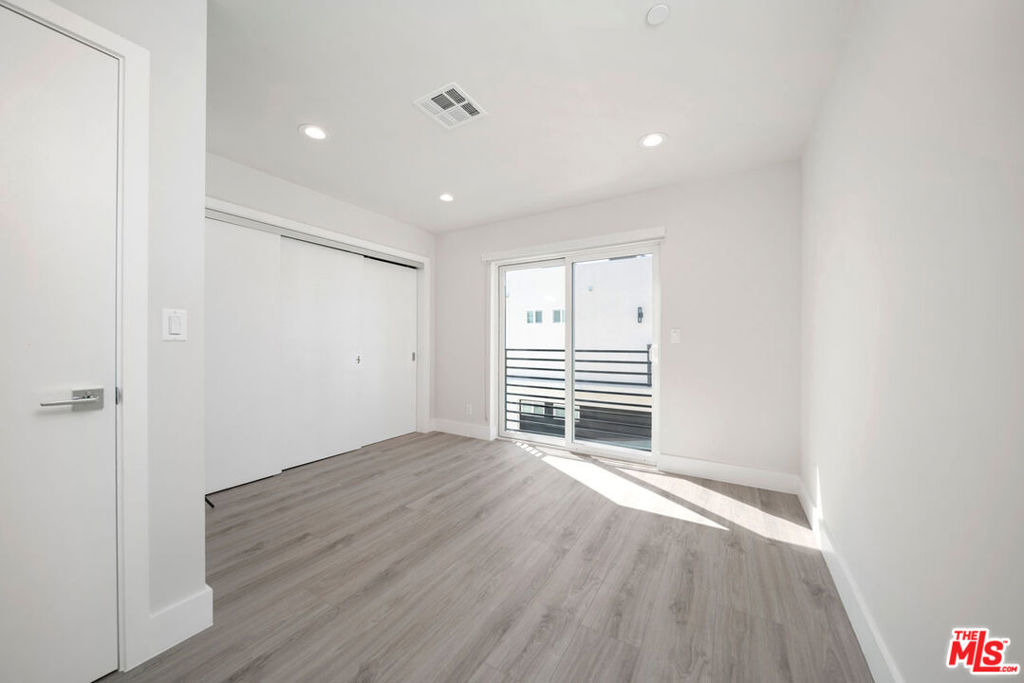 5221 Cleon Avenue - Photo 8