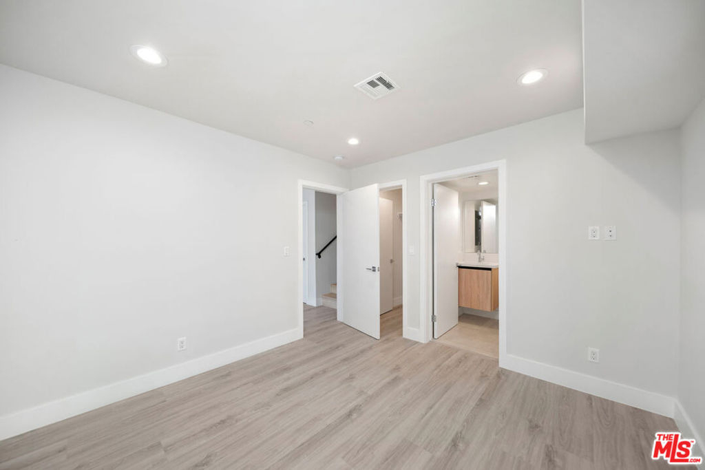 5221 Cleon Avenue - Photo 14