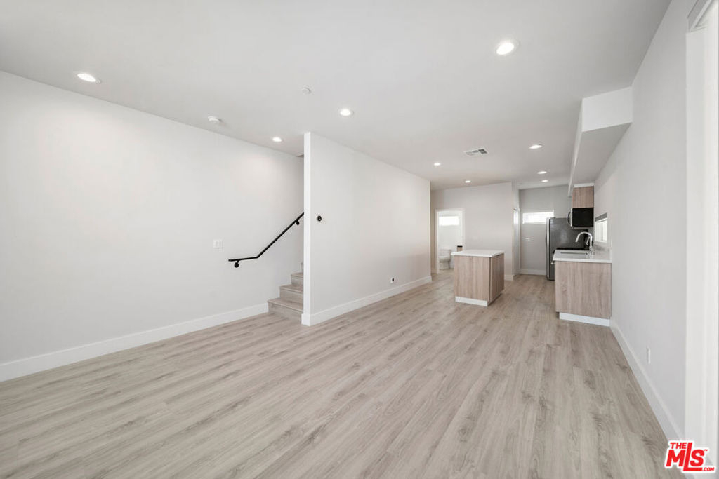 5221 Cleon Avenue - Photo 3