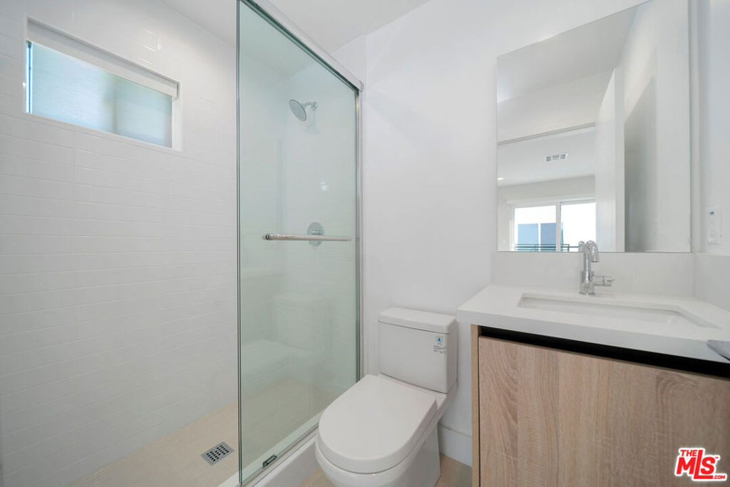 5221 Cleon Avenue - Photo 9